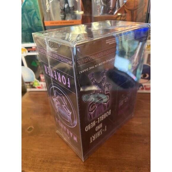 Funko Pop! & Tee - Black Panther GITD Target Excl XL in PROTECTOR - Picture 4 of 4